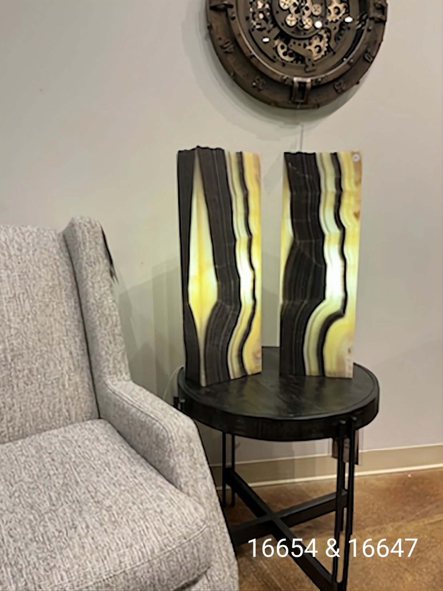 23" x 8" x 4" Onyx Lamp