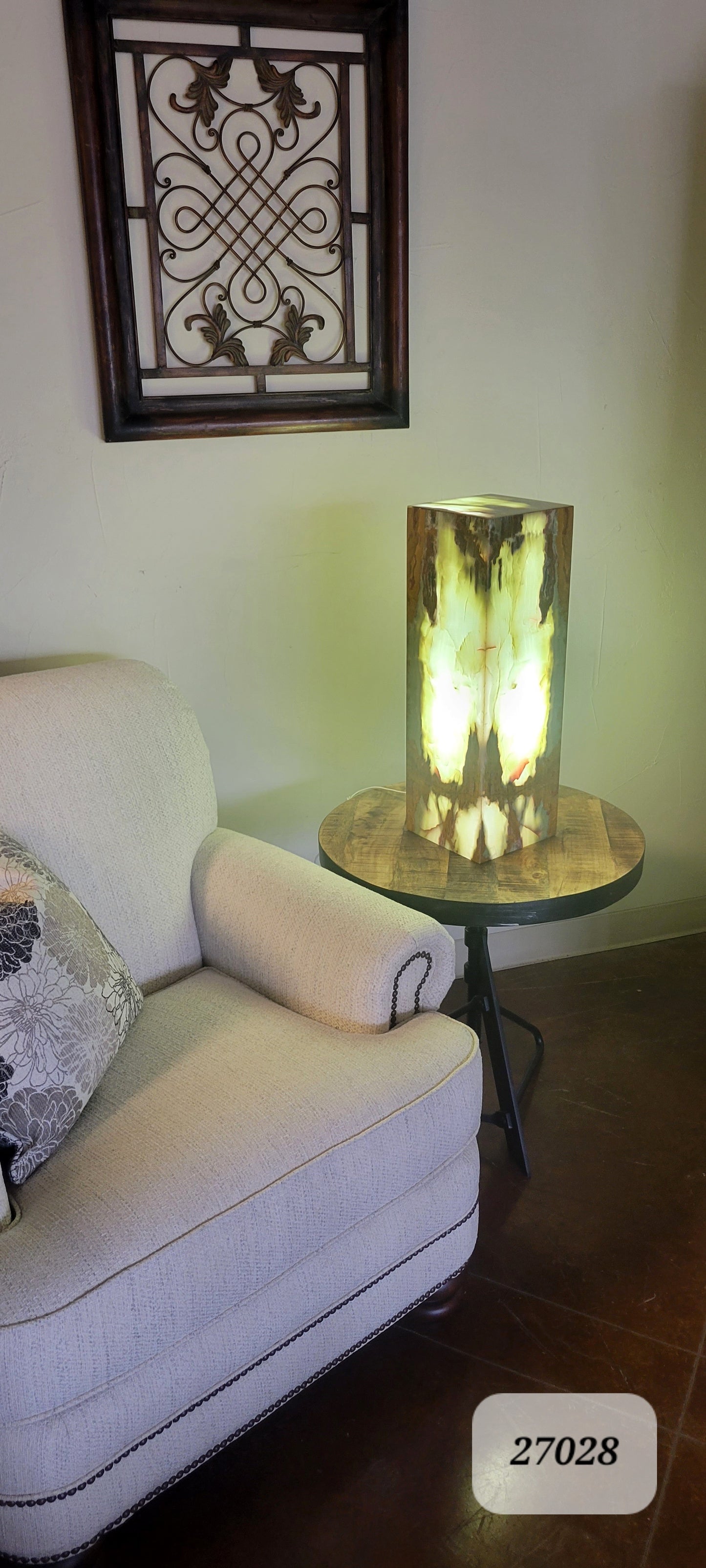 24" x 10" x 10" Onyx Lamp