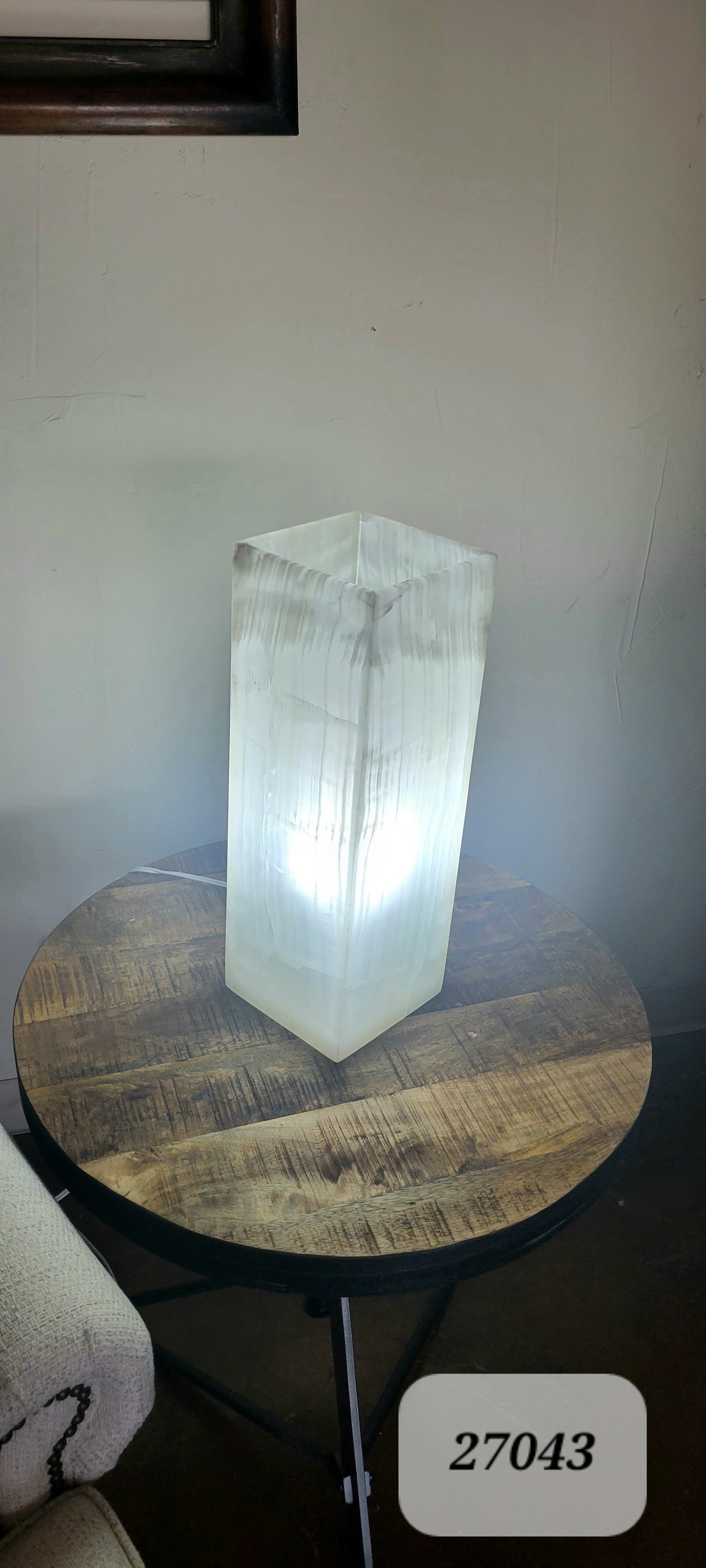 18" x 6" x 6" Onyx Lamp